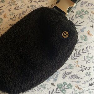 Lululemon cross body